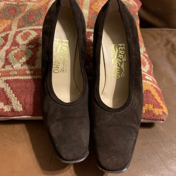 8.5 Ferragamo Brown Suede Block Heel pumps - Picture 5 of 15